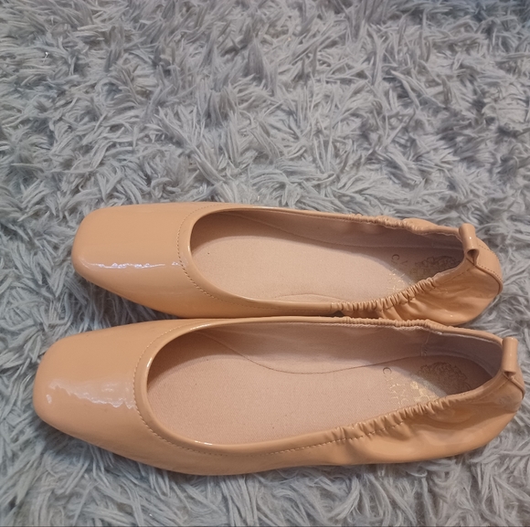 Excellent Condition Vince Camuto Ronjilta Tan Flats Womens Size 7.5 Square Toe - Picture 2 of 8